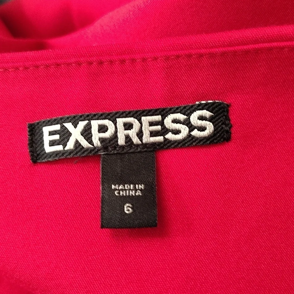 Express Classic Pencil Skirt Red Size 6 Adjustable Gold Zip Side